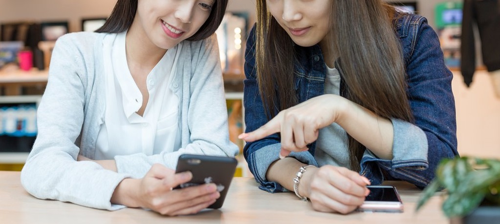 不安になって鏡で自分の顔を覗き込むと、鼻の両サイドに刻まれたラインが!
