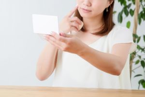 ほうれい線と肌の乾燥の関係とは！？ ６つの完全対策で、マスク取っても－7歳肌！