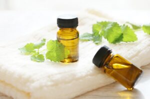 【体験談】砂漠肌の私がしっとり柔肌になれたワケ！「化粧水の前に美容オイル」が乾燥肌を救う！