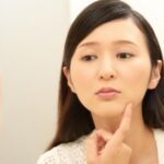 顎のざらつき・ブツブツの原因とは? スベスベ肌へ導く簡単ケアを紹介!