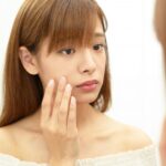 お肌のでこぼこはセルフケアで治せる？クレーター肌、毛穴の目立ちの改善方法とは