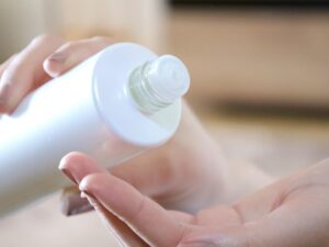 「ニキビは保湿しない方がいい」って思ってない？早く治すために知っておきたいスキンケアの極意