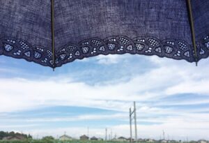 季節や天候に関係なく1年中紫外線対策をする