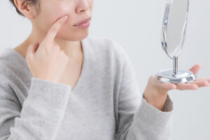 たるみ毛穴にはレチノールが効果的！ハリ・ツヤを呼び戻してつるんとした頬へ