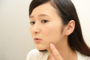 セラミド不足がニキビの原因になる？大人ニキビを防ぐセラミドの実力に迫る