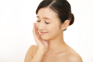 拭き取り化粧水の効果を高める正しい使い方とは？【角質オフで透明美肌に】