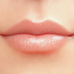 唇が乾燥する原因と対策！「マスク取ってもふっくら唇」になれる秘訣を紹介♪