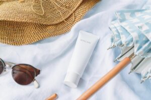 日焼け止めはいつ塗ると効果的？美白を守る塗り方と塗り直しのタイミング