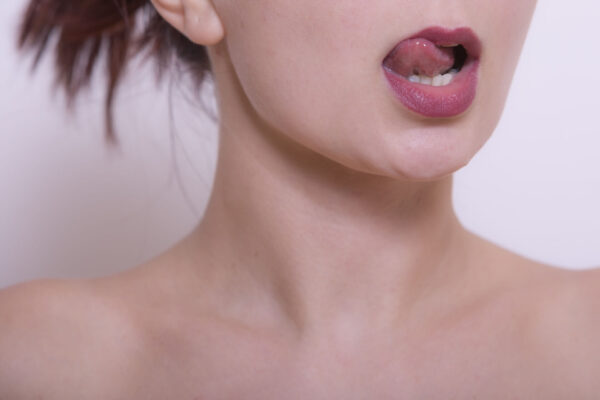 唇の乾燥させる外的要因