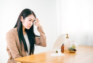 季節の変わり目に起こる肌荒れに要注意！原因とケア方法を全解説