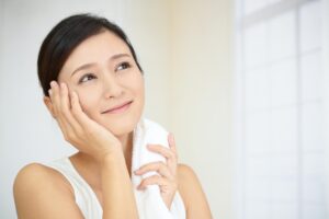 美白になるには何をすればいい？本気で真っ白肌を目指すケア方法4選