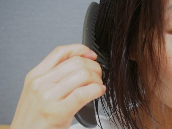やさしく櫛を入れて