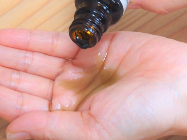 タマヌオイルの色は深い緑色