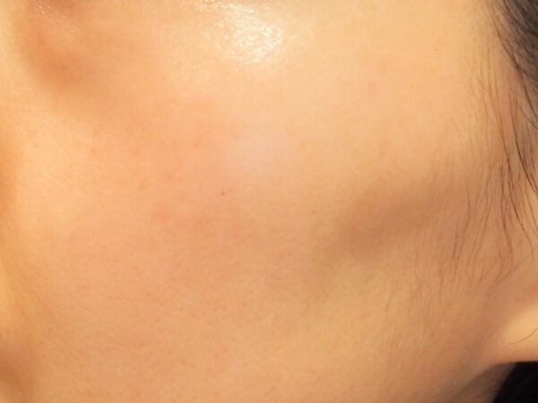 『白潤プレミアム』はスーッとなじんでいきます