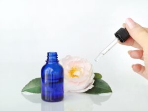 韓国コスメ「アンプル」と「セラム」の違いは？アンプルの塗り方や順番を徹底解説