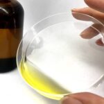 ホホバオイルは毛穴に危険?肌トラブルを起こすケアや頻度などを詳しく解説