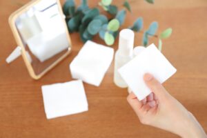 コットンパックの効果的なやり方と注意点。人気5商品の使用感や口コミも紹介