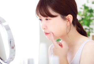 ニキビができる人は将来綺麗な肌になるって本当？その原因とニキビの対処法を徹底解説