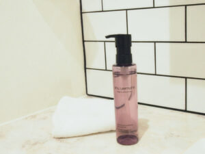 シュウウエムラのクレンジングの使い方！マツエク＆濡れた手OK。乳化の仕方やダブル洗顔したい場合はどうする？