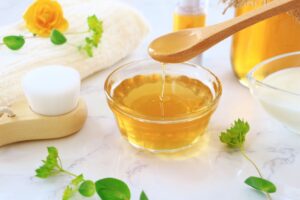 はちみつパックの作り方は？顔・唇・髪、全5パターンのパックを試した効果とデメリットを解説