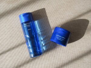 アクアレーベルの青は美白効果がある？敏感肌や乾燥肌でもOK？口コミ調査＆40代の体験談