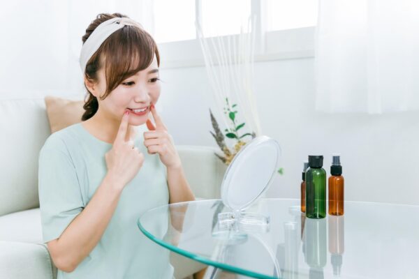 顔のたるみを予防するエクササイズ