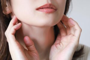 顔のたるみの原因は？ツボ押し・体操・ストレッチ・運動など、たるみを食い止める方法を一挙公開