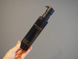 シュウウエムラのブラッククレンジングの口コミは？サクラとの違いや角栓への効果を解説