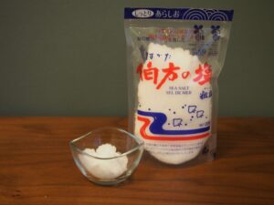 塩洗顔は危険？ニキビ・角栓・毛穴・アトピーに効果あり？やり方やメリット・デメリットを解説。