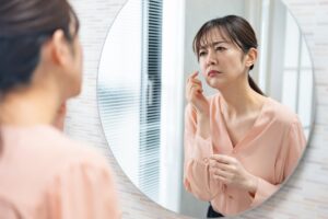 ひまし油の効果や使い方、危険性は？シミが消えた、イボ取れたを45歳が検証！