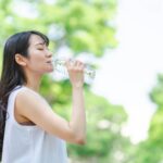 水を飲むと美肌になる?美容効果を上げる水の飲み方やNG方法を徹底解説