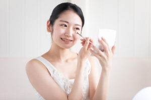 涙袋がない！ある人との違いは？涙袋があるように見せるメイクや美容医療を紹介