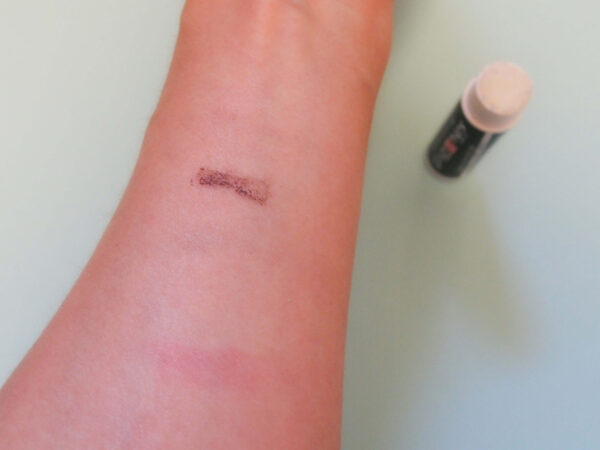 眉マスカラと口紅がしっかり残っています