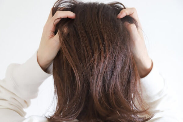 頑固な髪のうねり・広がりを抑え、まとまる髪へ