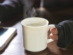 白湯の効果を徹底解説｜正しい飲み方でダイエット・美肌へ！デメリットも紹介【保存版】