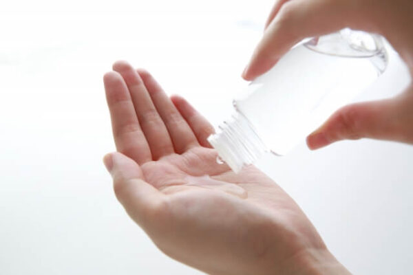 メイク前の化粧水やクリーム使用で徹底ツヤ肌をキープするコツ