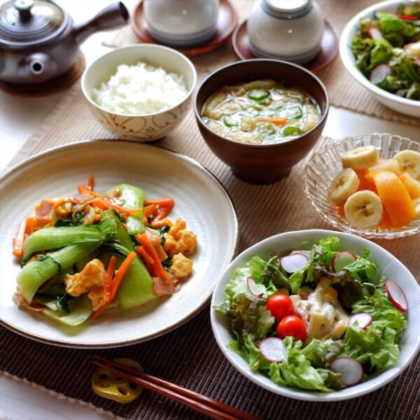 肌荒れを治す食べ物は？摂取したい栄養素と肌への影響を解説