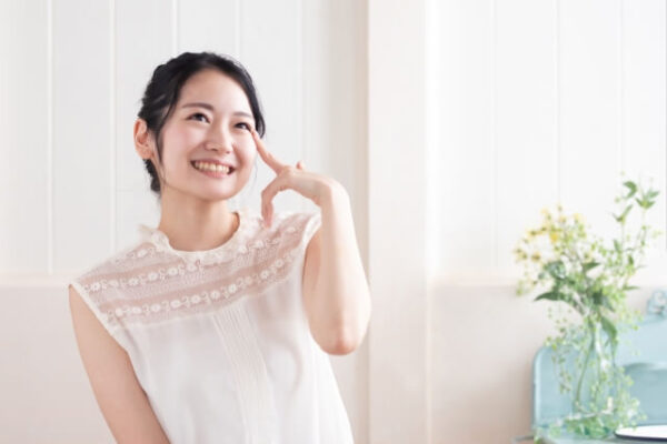 涙袋や目元のケアは、年齢とともにその重要性が増します。