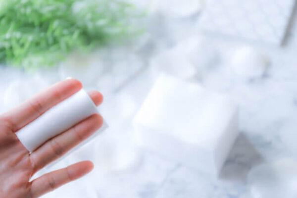 ポイントメイクリムーバーで優しくオフ