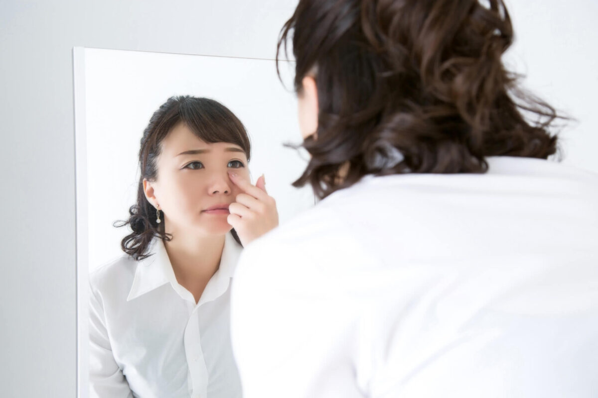 目頭のシワ、消したい!原因と4つの種類別セルフケア・美容医療を徹底解説