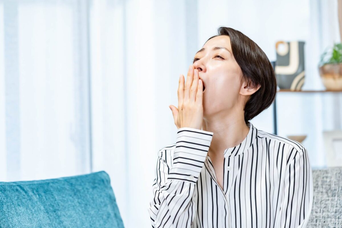 更年期に寝ても寝ても眠いのはなぜ?原因と対策を徹底解説