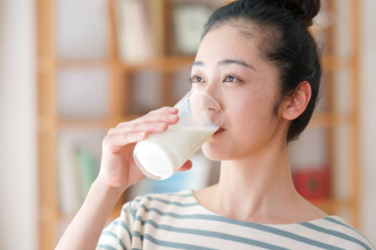 牛乳でニキビが悪化？原因と対策を美容のプロが徹底解説｜今日からできる美肌習慣